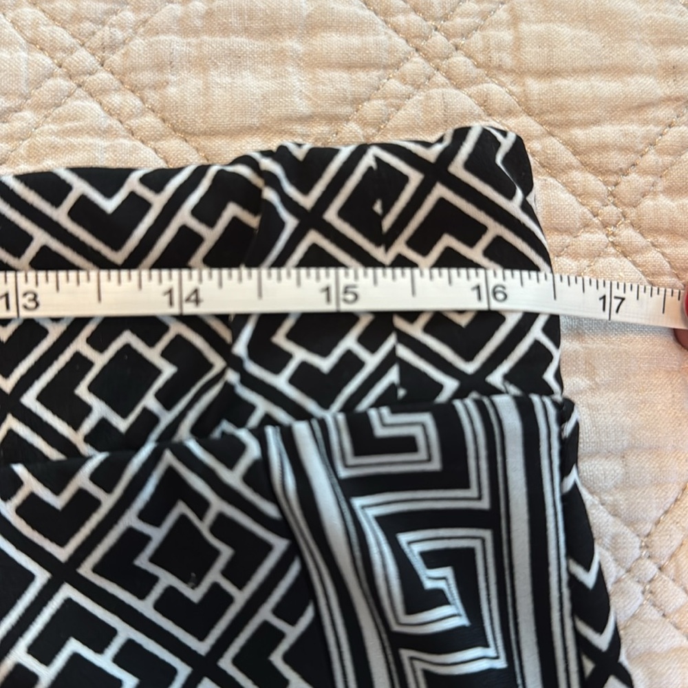 White House Black Market Monochrome Patterned Wide Leg Pants - Picture 5 of 7